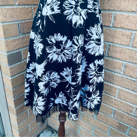 HOT OPTIONS by Target Black White Floral Dress Size 8 Casual Party Event - Picture 6 of 7